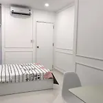 Smiley Apartment 8